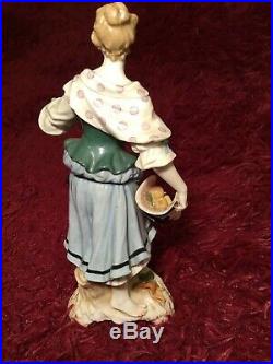 BEAUTIFUL ANTIQUE 19th c GERMAN KPM PORCELAIN FIGURINE OF A WOMAN WITH FRUITS 9